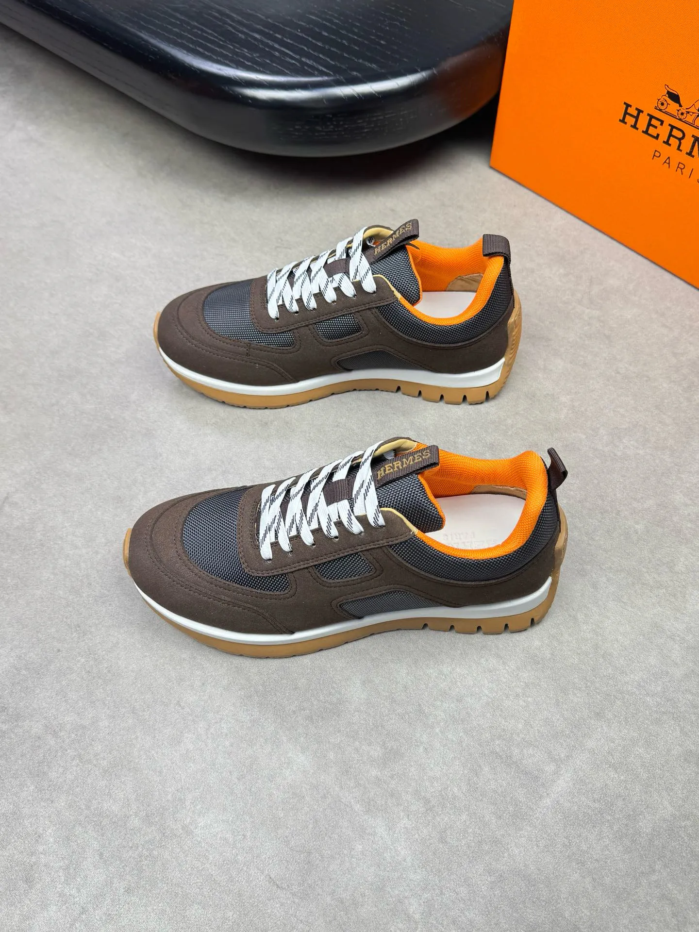 [HERMES] Hermès men's shoes 💰680💰 - high-end quality original items 🔍🔍🔍 casual sports shoes - upper: 🔝 suede environmentally friendly leather, brand high mercerized canvas body with forged ´H´ totem, tongue webbing injection molded brand logo - lining: brand canvas, foot pads; water-dyed cowhide -Outsole: ultra-light T men's shoes 💰U foam; two-color molded outsole -Ultra-high quality control, fine workmanship: highlighted (high-end, extravagance, grade) -Size: 39-44 (38, 45, can be customized)